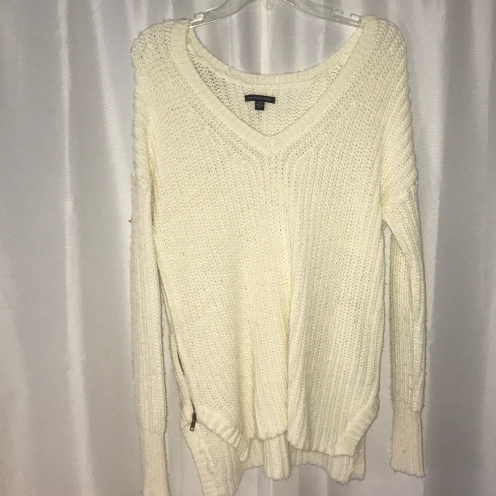 cream american eagle sweater